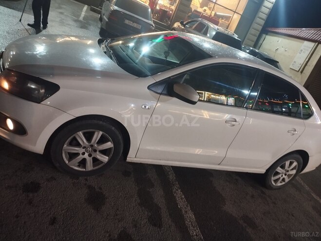 Volkswagen Polo 2013, 174,528 km - 1.6 l - Bakı