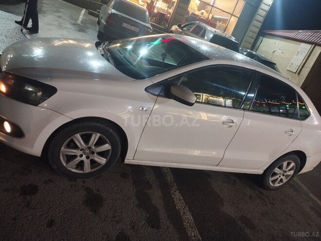 Volkswagen Polo 2013, 174,528 km - 1.6 l - Bakı