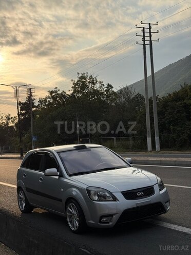 Kia Rio 2006, 300,000 km - 1.5 л - Qax