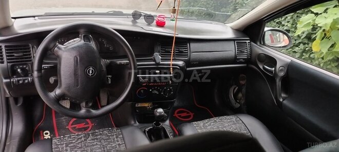 Opel Vectra 1999, 265,917 km - 1.6 l - Qusar