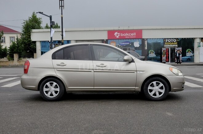 Hyundai Accent 2008, 316,600 km - 1.5 l - Saatlı