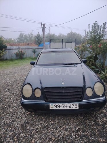 Mercedes E 220 1998, 99,900 km - 2.2 l - Füzuli