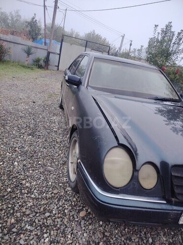 Mercedes E 220 1998, 99,900 km - 2.2 l - Füzuli