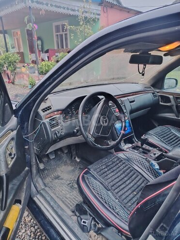 Mercedes E 220 1998, 99,900 km - 2.2 l - Füzuli