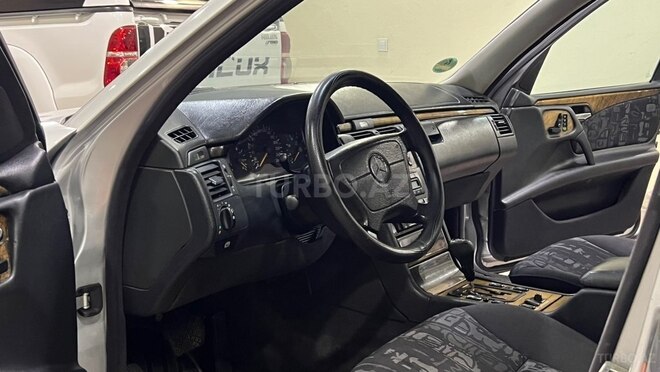 Mercedes E 280 1999, 278,000 km - 2.8 л - Sumqayıt