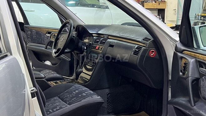 Mercedes E 280 1999, 278,000 km - 2.8 л - Sumqayıt