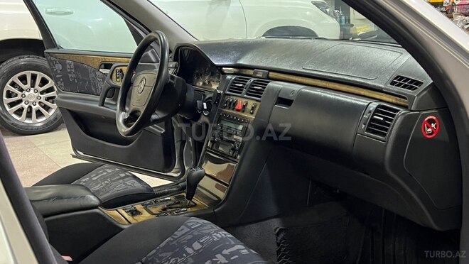 Mercedes E 280 1999, 278,000 km - 2.8 л - Sumqayıt
