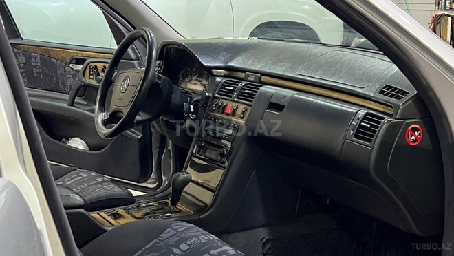 Mercedes E 280 1999, 278,000 km - 2.8 л - Sumqayıt
