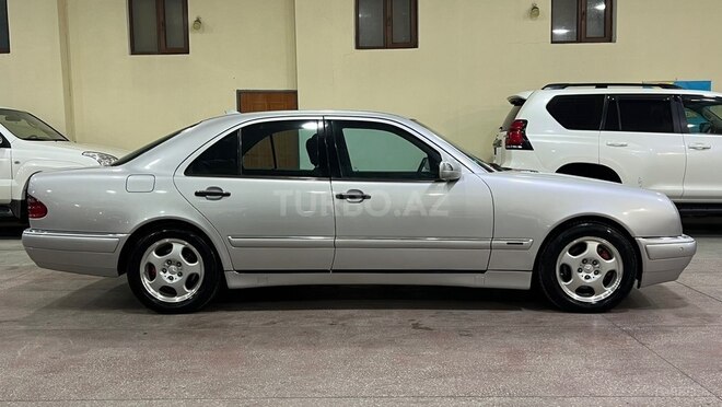 Mercedes E 280 1999, 278,000 km - 2.8 л - Sumqayıt