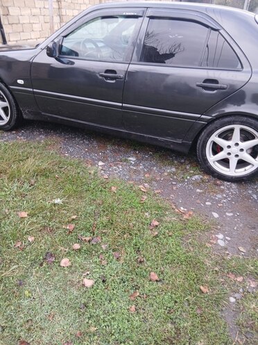 Mercedes C 180 1995, 450,000 km - 1.8 l - Qax