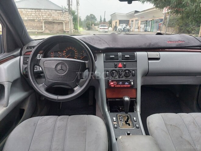 Mercedes E 230 1996, 123,123 km - 2.3 л - Qazax