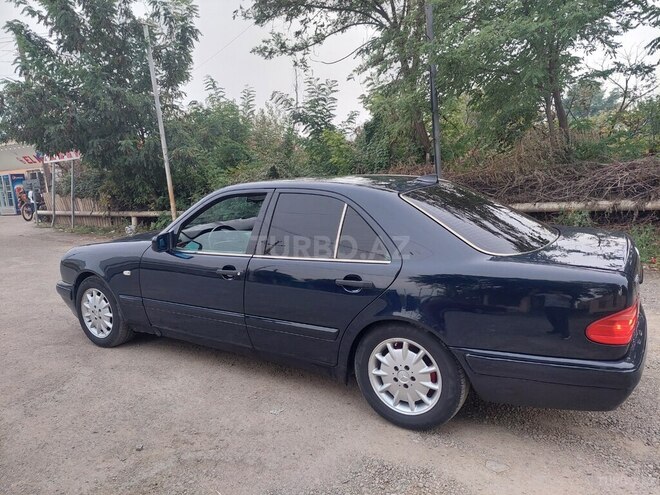 Mercedes E 230 1996, 123,123 km - 2.3 л - Qazax