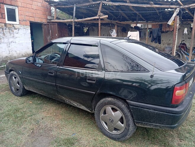 Opel Vectra 1994, 541,385 km - 1.8 л - Qax