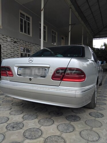 Mercedes E 220 1998, 400,000 km - 2.2 l - Qazax