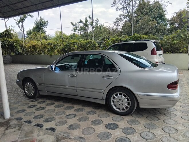 Mercedes E 220 1998, 400,000 km - 2.2 l - Qazax