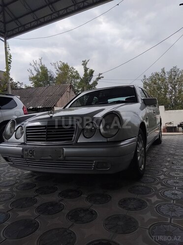 Mercedes E 220 1998, 400,000 km - 2.2 l - Qazax