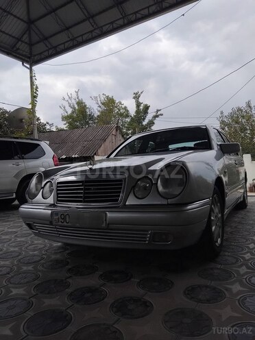 Mercedes E 220 1998, 400,000 km - 2.2 l - Qazax
