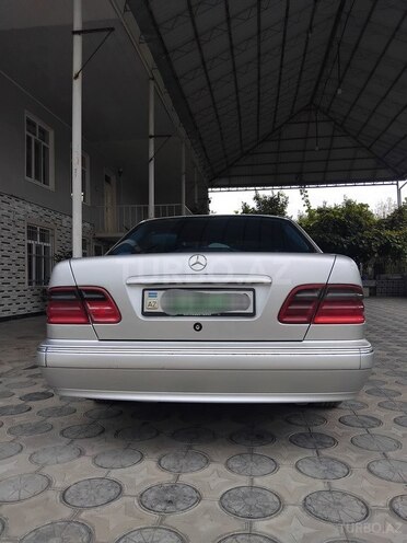 Mercedes E 220 1998, 400,000 km - 2.2 l - Qazax