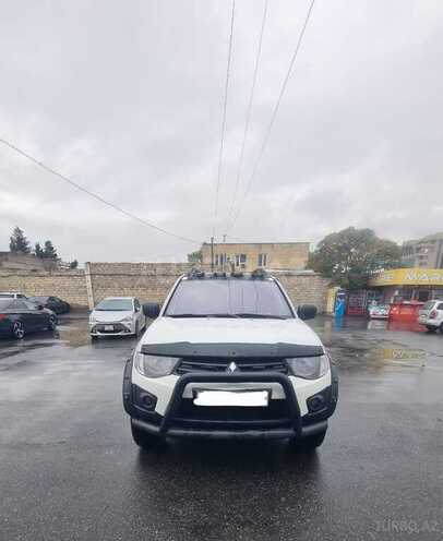 Mitsubishi L200 2010, 270,000 km - 2.5 l - Bakı