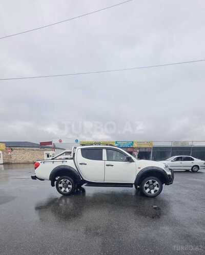 Mitsubishi L200 2010, 270,000 km - 2.5 l - Bakı