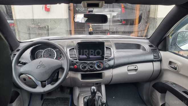 Mitsubishi L200 2010, 270,000 km - 2.5 l - Bakı
