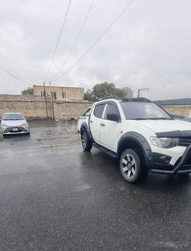 Mitsubishi L200 2010, 270,000 km - 2.5 l - Bakı
