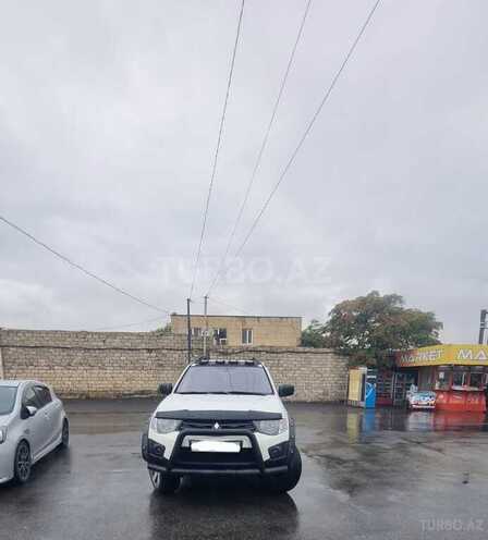 Mitsubishi L200 2010, 270,000 km - 2.5 l - Bakı