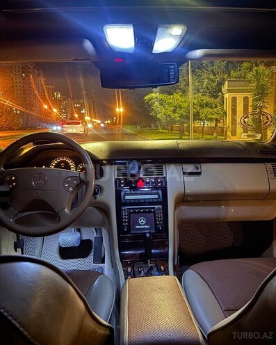 Mercedes E 320 2001, 495,000 km - 3.2 l - Bakı