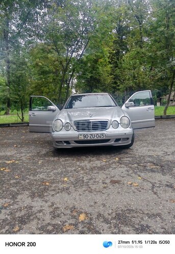 Mercedes E 220 2000, 476,582 km - 2.2 l - Quba