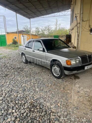 Mercedes 190 1993, 250,000 km - 2.0 l - Salyan