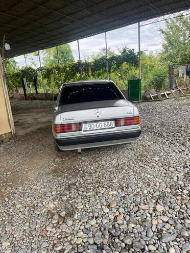 Mercedes 190 1993, 250,000 km - 2.0 l - Salyan