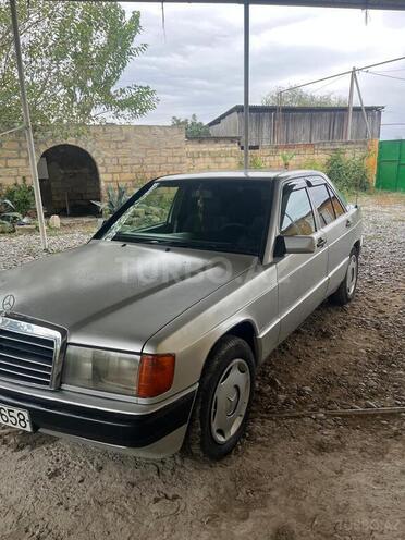 Mercedes 190 1993, 250,000 km - 2.0 l - Salyan