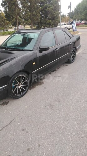 Mercedes E 240 1999, 269,000 km - 2.4 l - Bakı