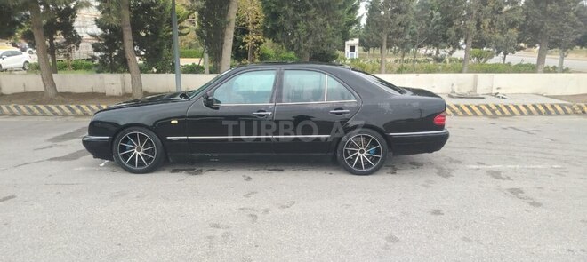 Mercedes E 240 1999, 269,000 km - 2.4 l - Bakı
