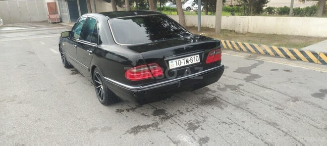Mercedes E 240 1999, 269,000 km - 2.4 l - Bakı