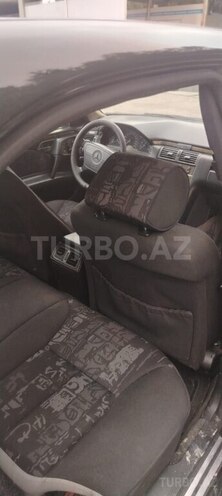 Mercedes E 240 1999, 269,000 km - 2.4 l - Bakı