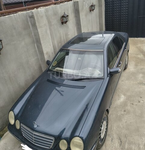 Mercedes E 240 2000, 253,000 km - 2.4 l - Xudat
