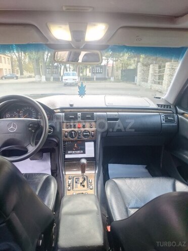 Mercedes E 240 1998, 370,000 km - 2.4 л - Tovuz