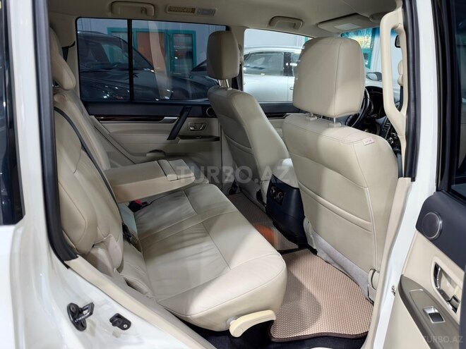 Mitsubishi Pajero 2019, 25,500 km - 3.8 l - Bakı