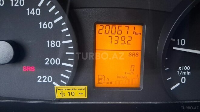 Mercedes  2010, 200,000 km - 2.1 л - Qax