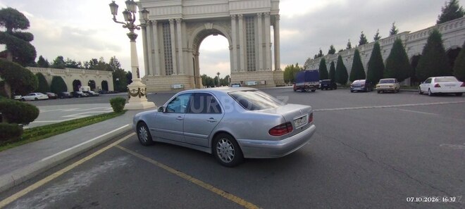 Mercedes E 240 2001, 254,749 km - 2.4 l - Naftalan