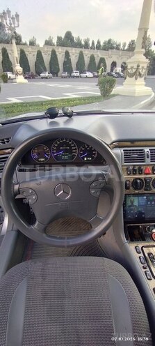 Mercedes E 240 2001, 254,749 km - 2.4 l - Naftalan