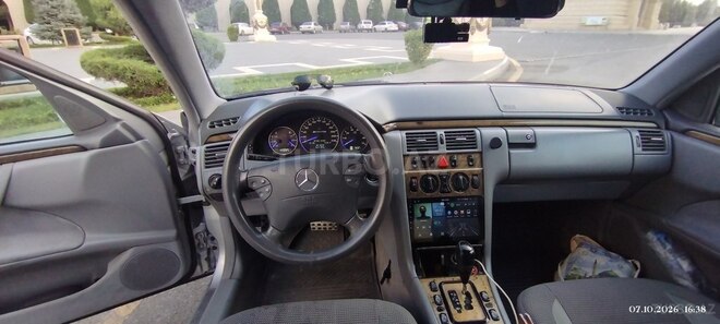 Mercedes E 240 2001, 254,749 km - 2.4 l - Naftalan