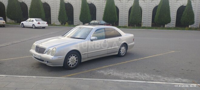 Mercedes E 240 2001, 254,749 km - 2.4 l - Naftalan