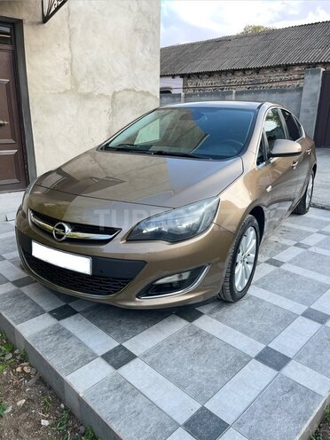 Opel Astra 2013, 174,000 km - 1.4 л - Gəncə