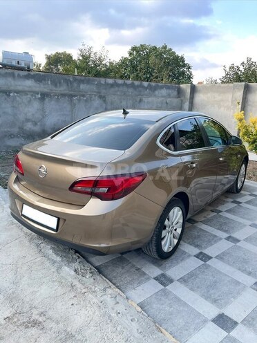 Opel Astra 2013, 174,000 km - 1.4 л - Gəncə