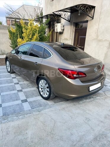 Opel Astra 2013, 174,000 km - 1.4 л - Gəncə