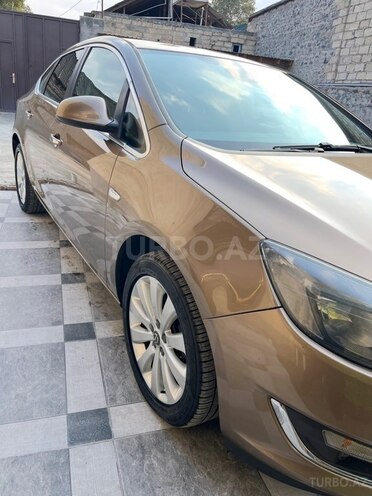 Opel Astra 2013, 174,000 km - 1.4 л - Gəncə