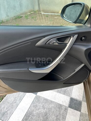 Opel Astra 2013, 174,000 km - 1.4 л - Gəncə