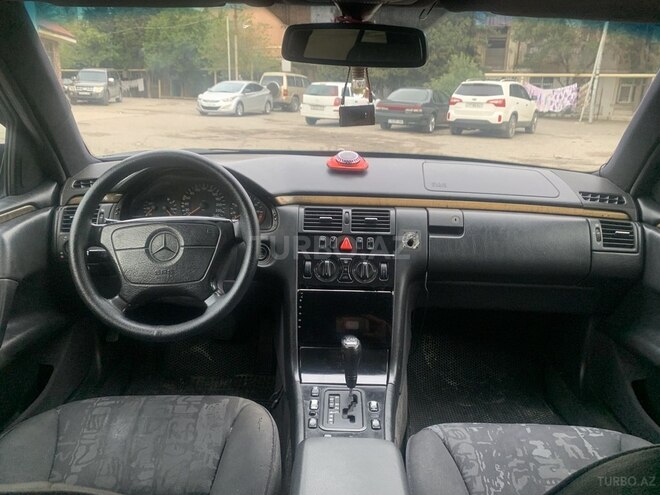 Mercedes E 200 1997, 326,000 km - 2.0 l - Bakı